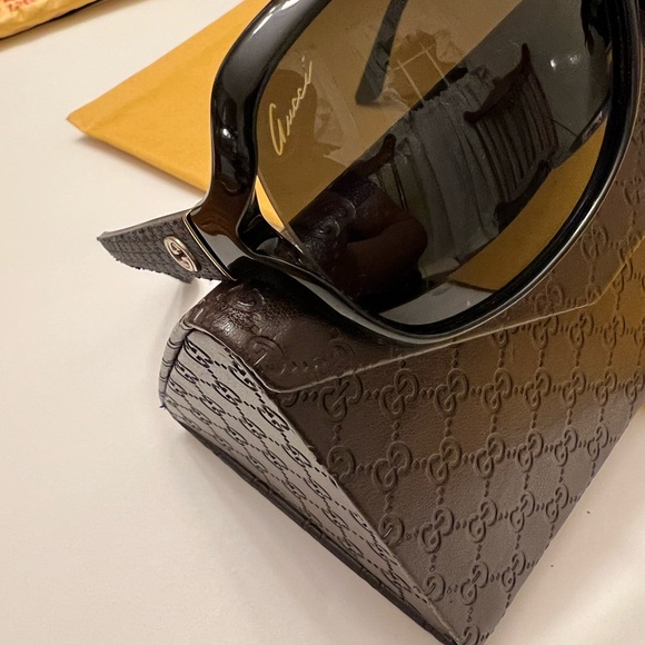 Authentic Gucci Sunnies (sunglasses), Dk Brown Lenses and Frames. Made in Italy - Picture 5 of 13
